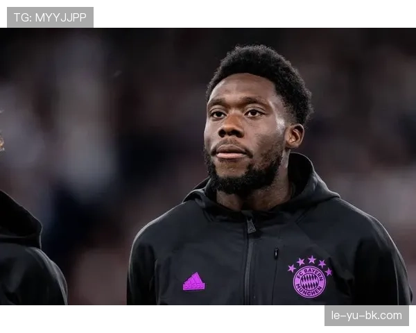 戴维斯边路站位成焦点,球队战术调整引发热议 戴维斯边路站位成焦点,球队战术调整引发热议