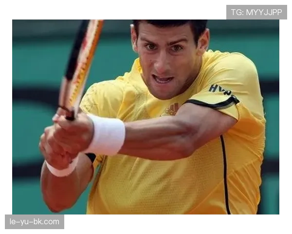 德约科维奇灵动滑步展现球场智慧，球迷惊叹其无与伦比的移动能力