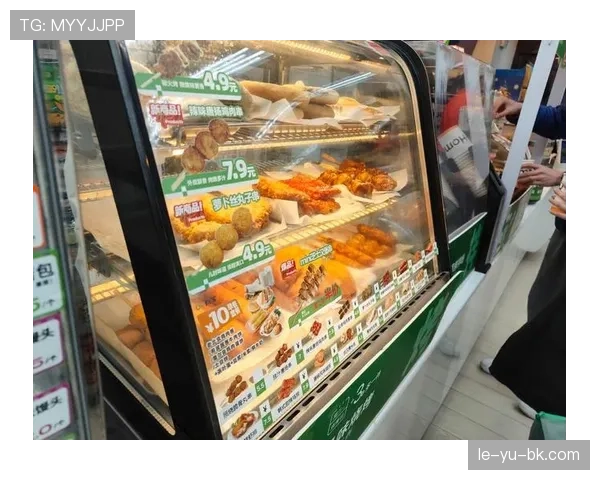 大阪刚赢完比赛就跑去便利店买饭团，这自律和松弛感也太真实了吧