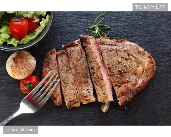 陈梦家的冰箱里塞满蛋白粉，连饮料都是按毫升算的